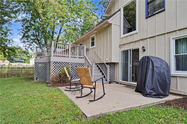 2100 E Sleepy Hollow Drive, Olathe, KS 66062
