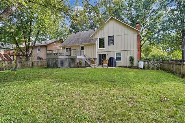 2100 E Sleepy Hollow Drive, Olathe, KS 66062