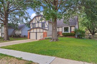 2100 E Sleepy Hollow Drive, Olathe, KS 66062