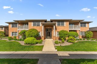 9826 Wildwood Circle 2a, Munster, IN 46321