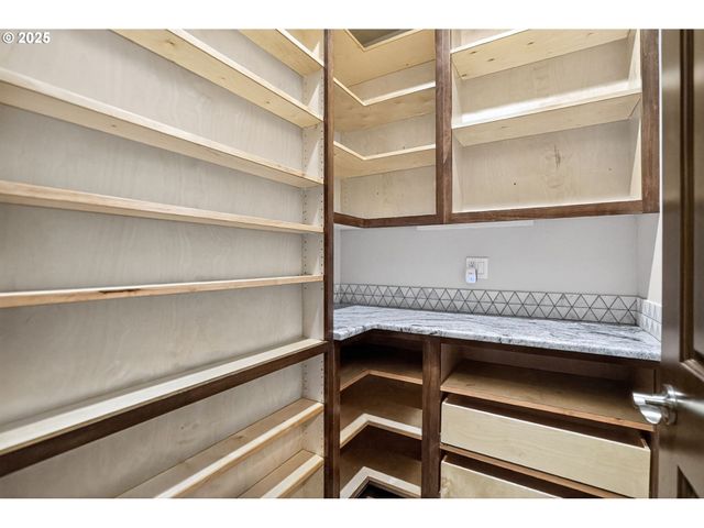 18740 S UPPER HIGHLAND Rd, Beavercreek, OR 97004