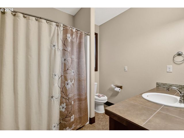 18740 S UPPER HIGHLAND Rd, Beavercreek, OR 97004