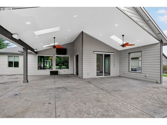 18740 S UPPER HIGHLAND Rd, Beavercreek, OR 97004