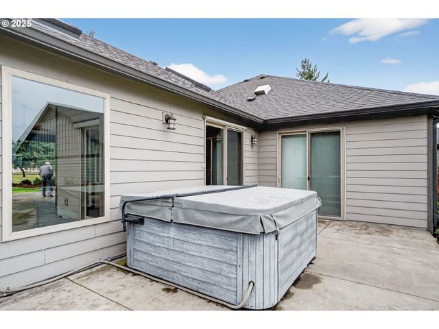 18740 S UPPER HIGHLAND Rd, Beavercreek, OR 97004