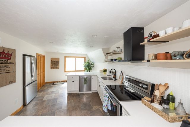 15 Maple Rd, Oxford, MA 01540