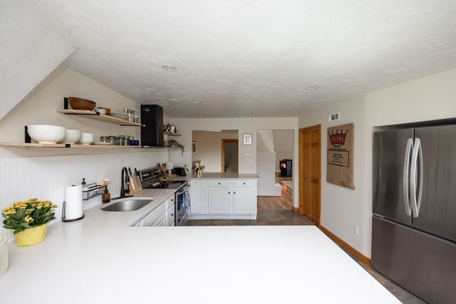 15 Maple Rd, Oxford, MA 01540