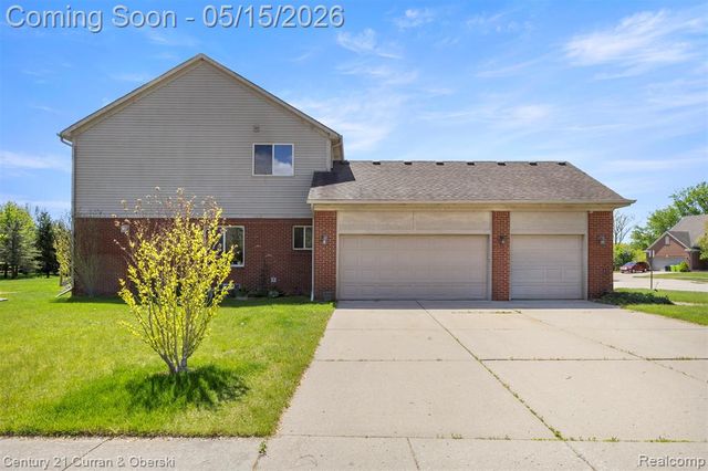 30537 Linden Court, Flat Rock, MI 48134