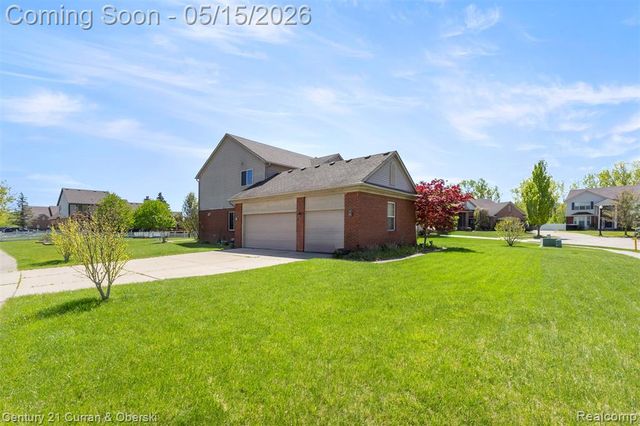 30537 Linden Court, Flat Rock, MI 48134