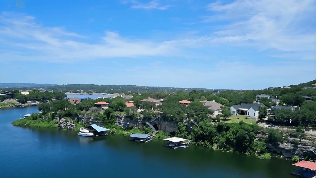 22000 Briarcliff DR, Spicewood, TX 78669