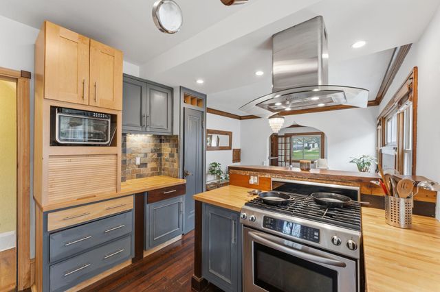 3032 E Minnehaha Parkway, Minneapolis, MN 55406