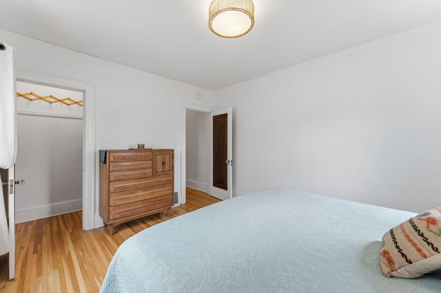 3032 E Minnehaha Parkway, Minneapolis, MN 55406