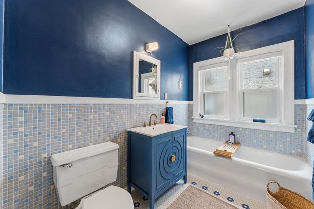 3032 E Minnehaha Parkway, Minneapolis, MN 55406