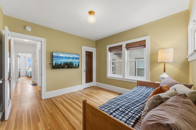 3032 E Minnehaha Parkway, Minneapolis, MN 55406