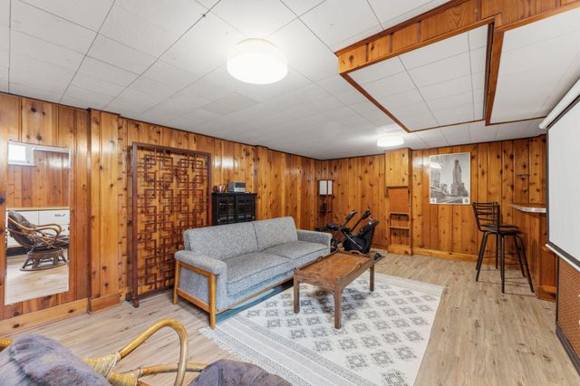 3032 E Minnehaha Parkway, Minneapolis, MN 55406