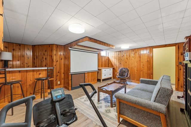 3032 E Minnehaha Parkway, Minneapolis, MN 55406