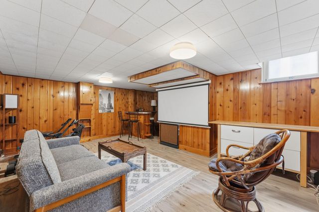 3032 E Minnehaha Parkway, Minneapolis, MN 55406