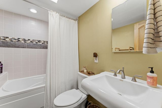 3032 E Minnehaha Parkway, Minneapolis, MN 55406