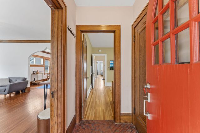 3032 E Minnehaha Parkway, Minneapolis, MN 55406