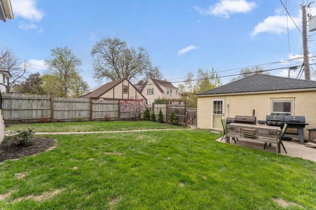 3032 E Minnehaha Parkway, Minneapolis, MN 55406