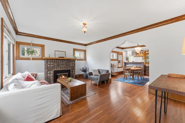 3032 E Minnehaha Parkway, Minneapolis, MN 55406