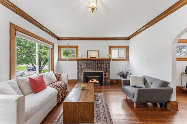 3032 E Minnehaha Parkway, Minneapolis, MN 55406