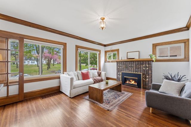 3032 E Minnehaha Parkway, Minneapolis, MN 55406