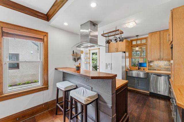 3032 E Minnehaha Parkway, Minneapolis, MN 55406