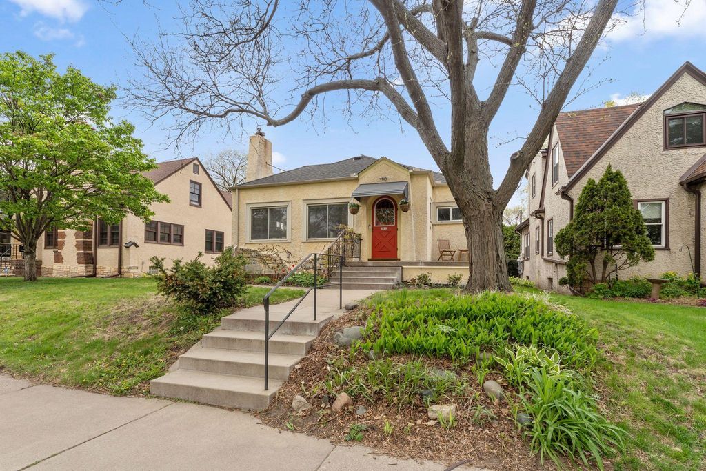 3032 E Minnehaha Parkway, Minneapolis, MN 55406