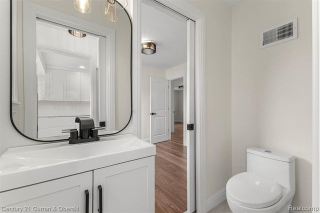 35158 Parkdale Street, Livonia, MI 48150