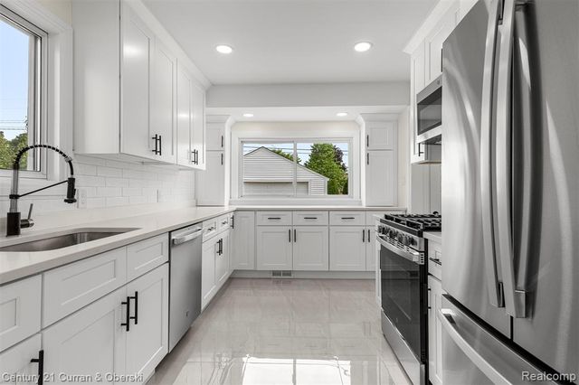 35158 Parkdale Street, Livonia, MI 48150