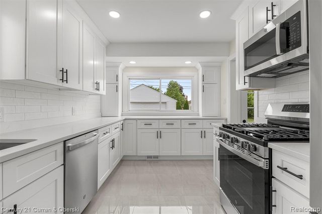 35158 Parkdale Street, Livonia, MI 48150