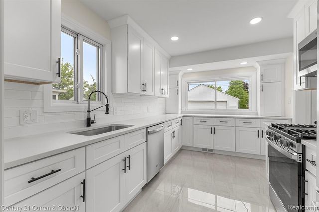 35158 Parkdale Street, Livonia, MI 48150