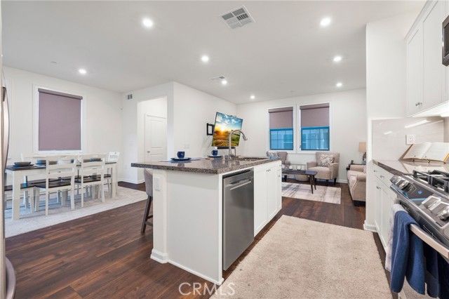 240 Tavern Creek Ln, Palmdale, CA 93551