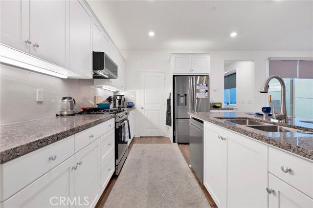 240 Tavern Creek Ln, Palmdale, CA 93551