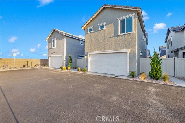 240 Tavern Creek Ln, Palmdale, CA 93551