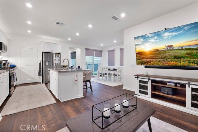 240 Tavern Creek Ln, Palmdale, CA 93551