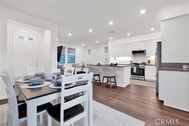 240 Tavern Creek Ln, Palmdale, CA 93551