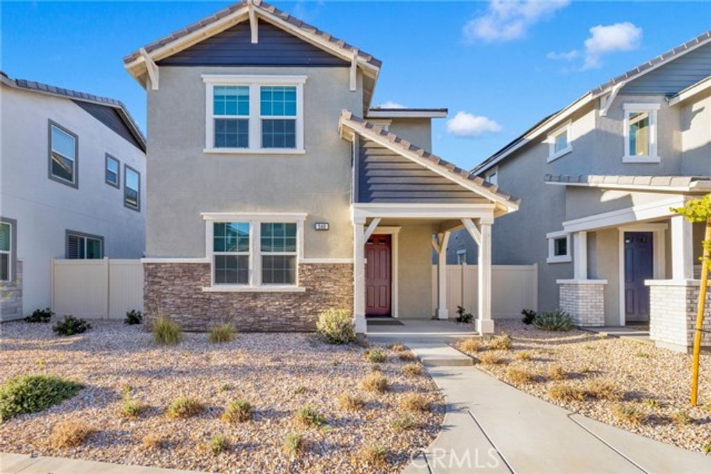 240 Tavern Creek Ln, Palmdale, CA 93551