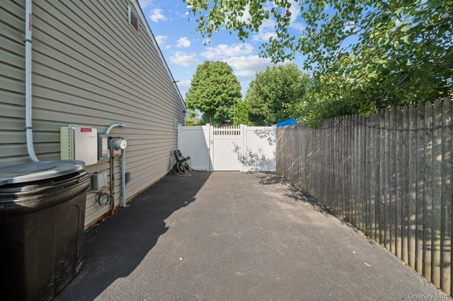 7 Sprat Street, Medford, NY 11763