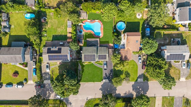7 Sprat Street, Medford, NY 11763