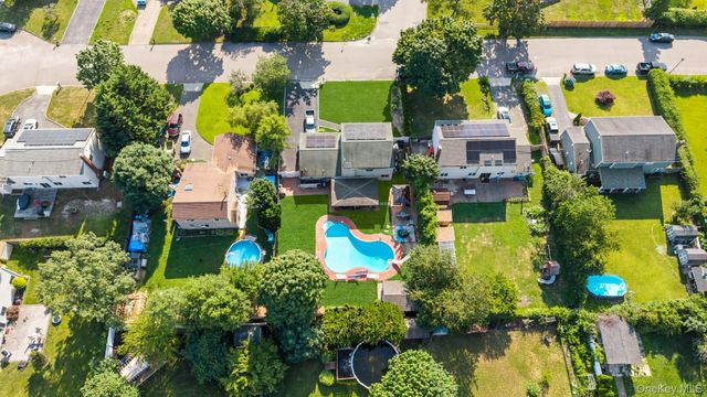 7 Sprat Street, Medford, NY 11763