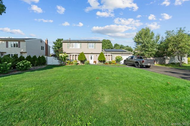 7 Sprat Street, Medford, NY 11763