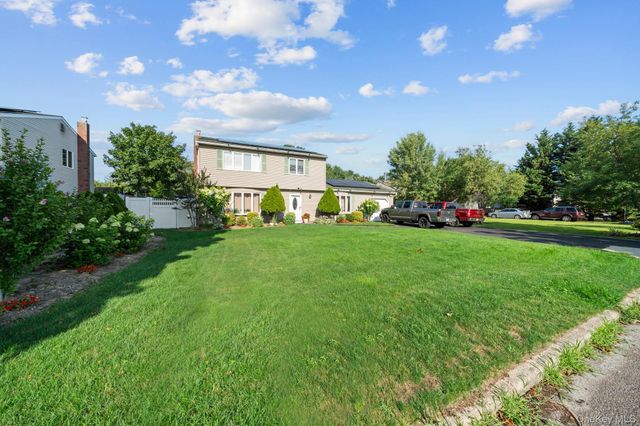 7 Sprat Street, Medford, NY 11763
