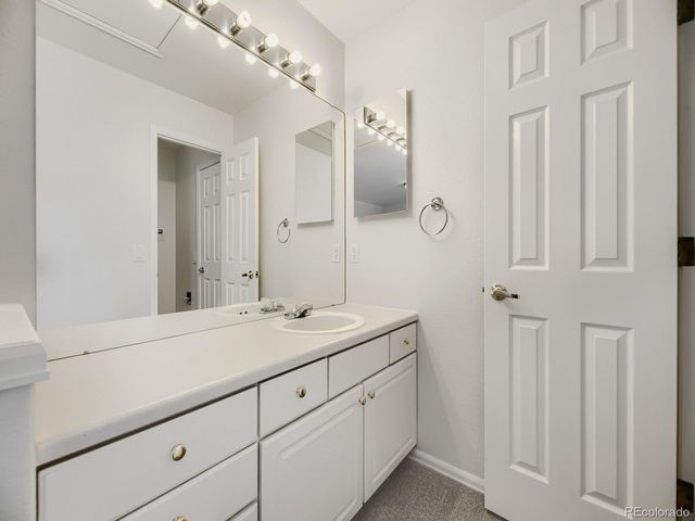 15678 E Quincy Ln, Aurora, CO 80015