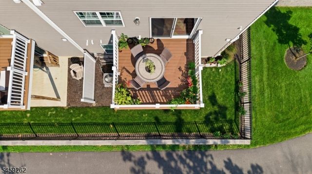 2 Coogan Ct, Morris Plains Boro, NJ 07950