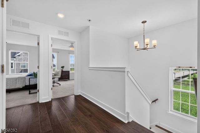 2 Coogan Ct, Morris Plains Boro, NJ 07950