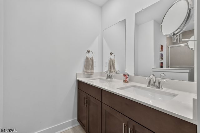 2 Coogan Ct, Morris Plains Boro, NJ 07950