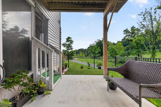 2 Coogan Ct, Morris Plains Boro, NJ 07950