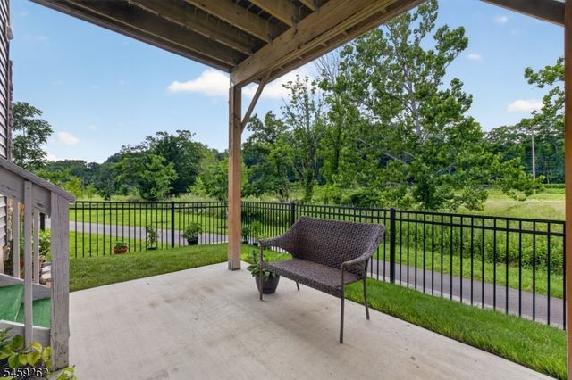 2 Coogan Ct, Morris Plains Boro, NJ 07950