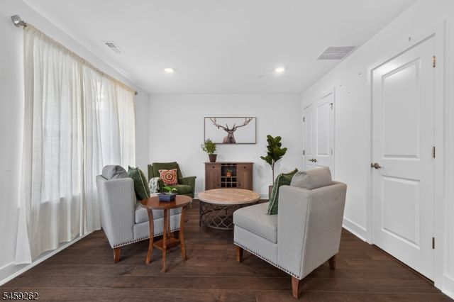 2 Coogan Ct, Morris Plains Boro, NJ 07950